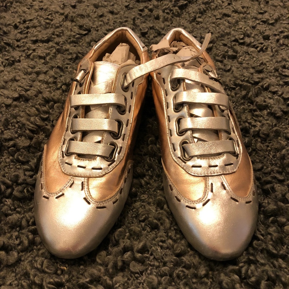 Cream & Silver metallic sneakers 👟✨💫